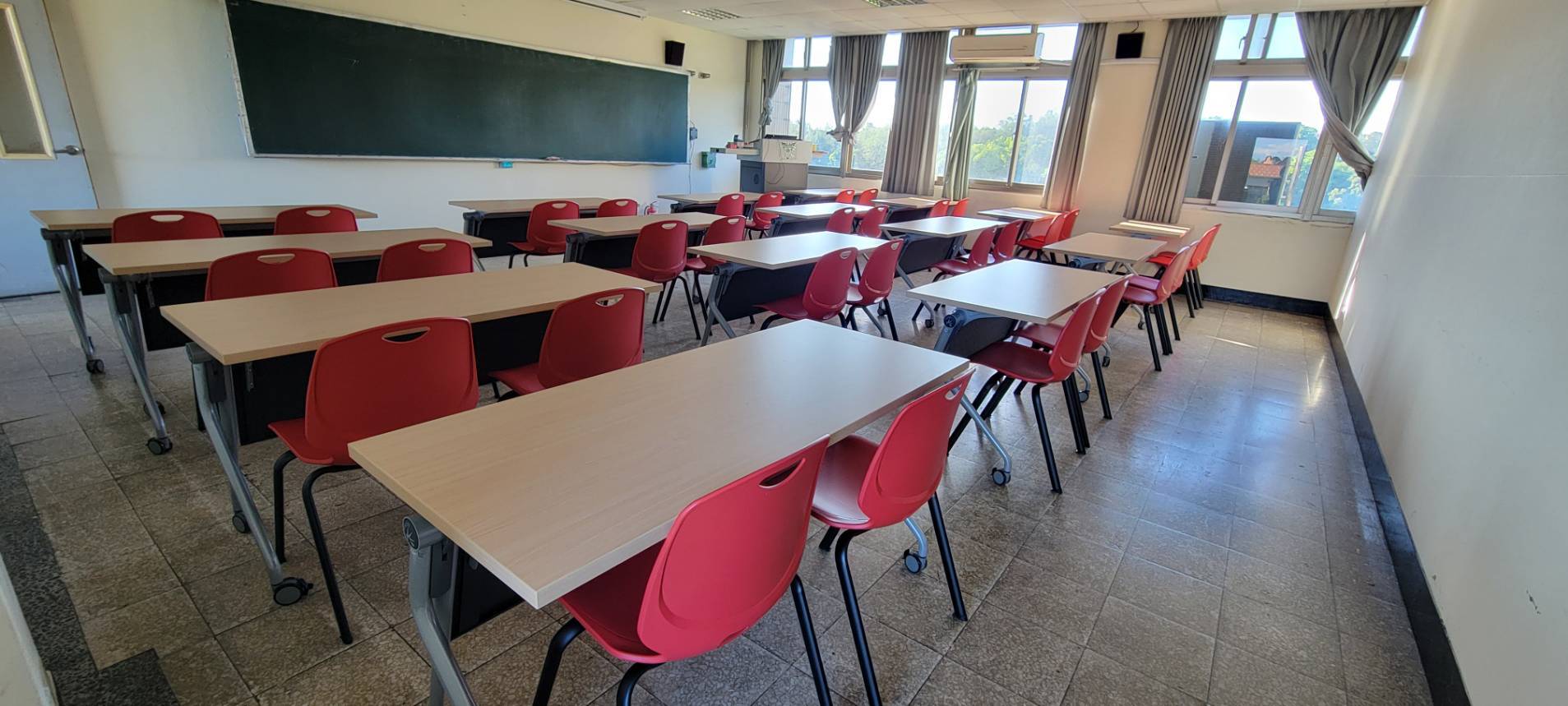 553教室 (管理大樓5樓)